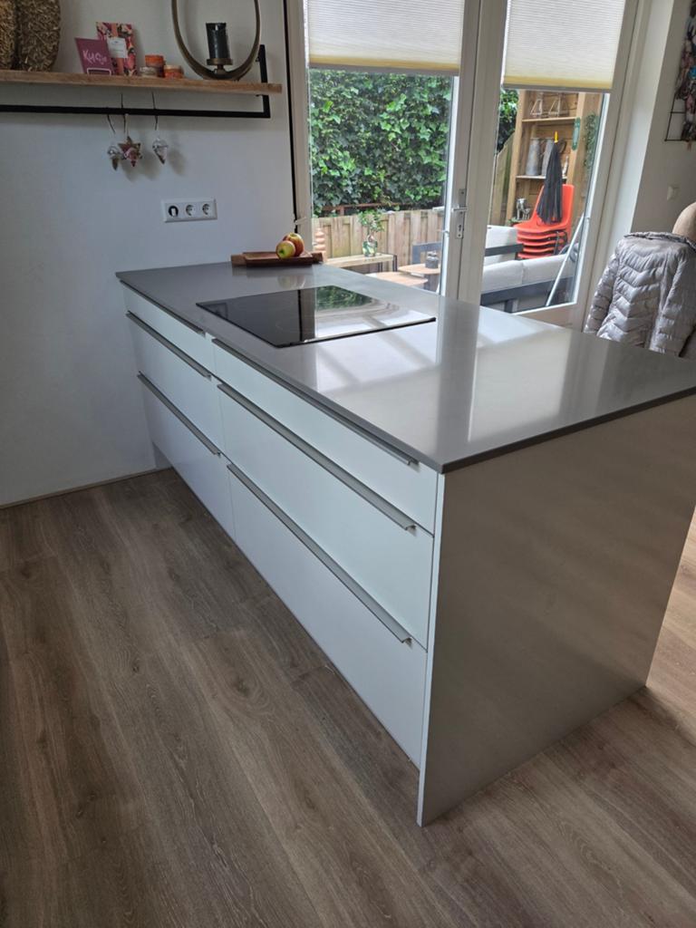 Keuken te koop, lengte keukenblok 3,20  afm. eiland 2,05x80, Ophalen, Wit, Overige typen, Composiet
