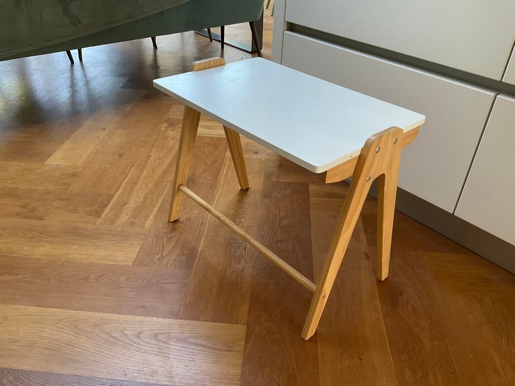 Kindertafel kinderbureautje Petite Amelie model Cerise, Ophalen of Verzenden, Zo goed als nieuw, Tafel(s)
