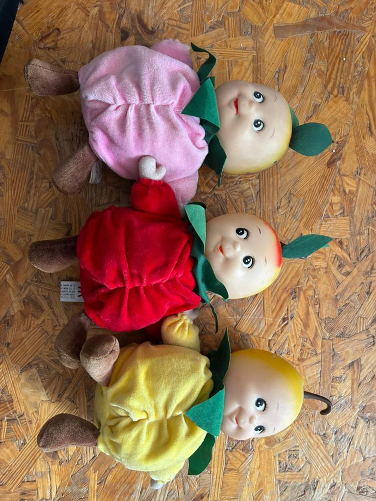 3 oude fruit poppen, Ophalen, Gebruikt, Pop