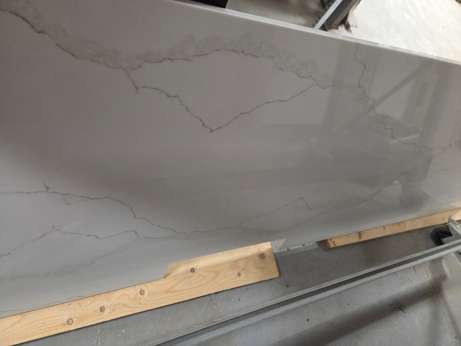 Composiet blad wit met goud/bruine aders - 700x2900x20mm, Ophalen