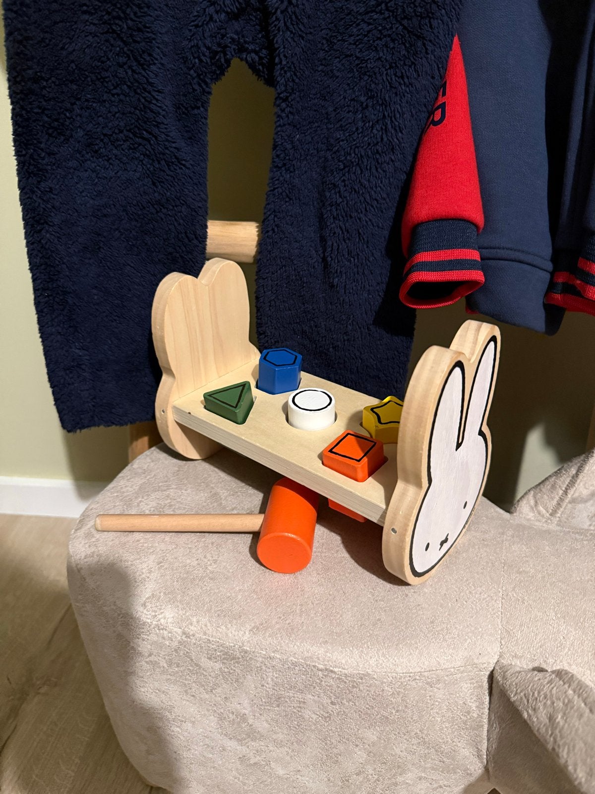 Nijntje houten vormenstoof met hamer, Ophalen of Verzenden, Gebruikt, Overige typen