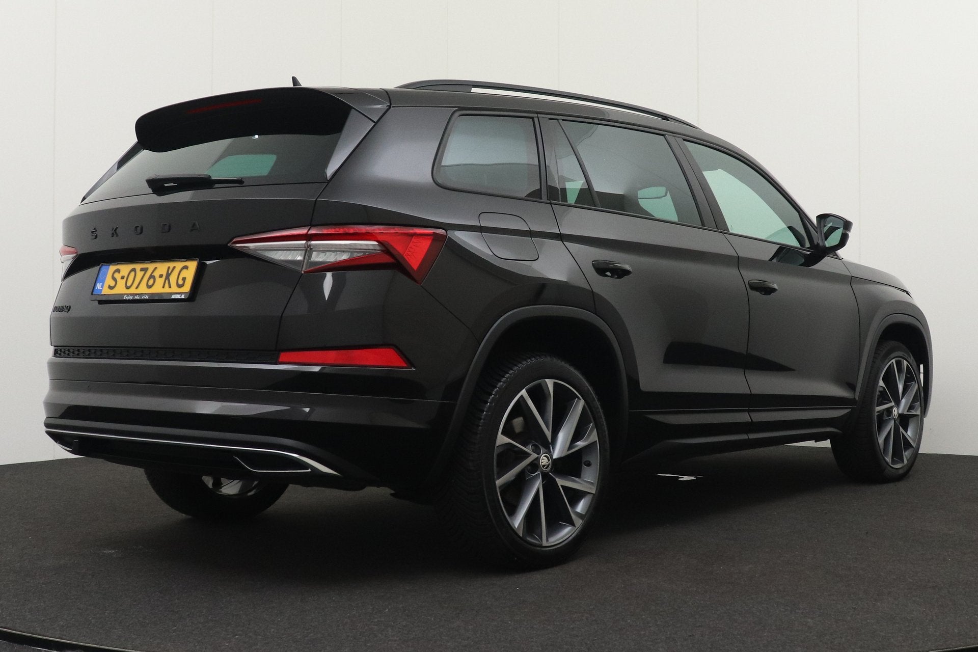 Skoda Kodiaq 1.5 TSI Sportline Business 7p. Elekt.Trekhaak M, Dealer onderhouden, 4 cilinders, 150 pk, 7 stoelen