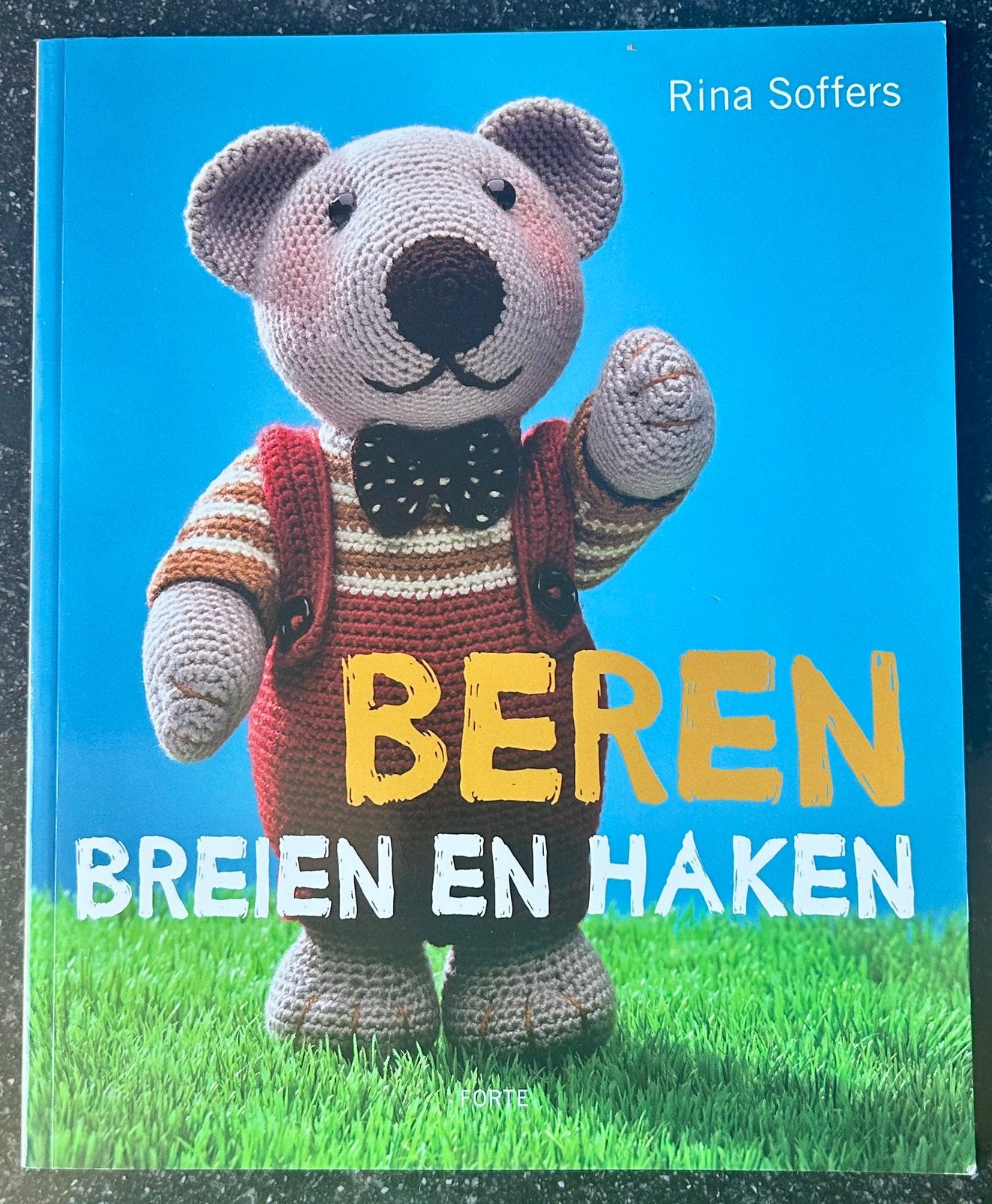 Rina Soffers - Beren breien en haken, Ophalen of Verzenden, Zo goed als nieuw, Breien of Haken, Patroon of Boek