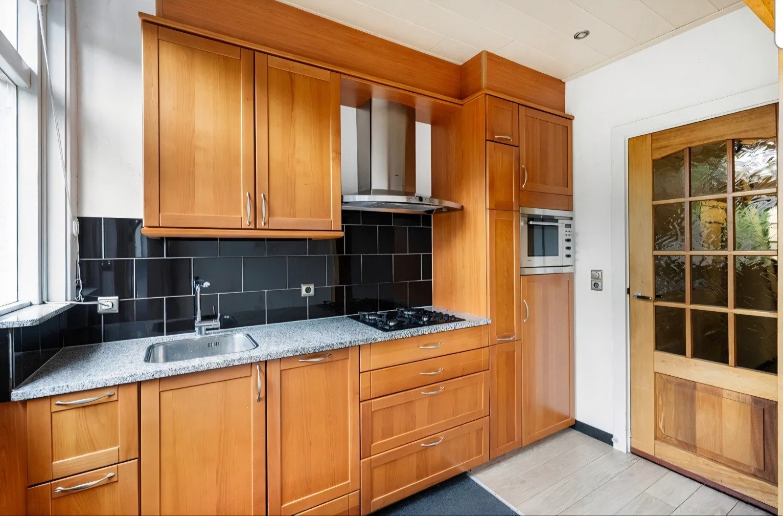 Complete massief houten keuken met inbouwapparatuur (3m), Huis en Inrichting, Keuken | Complete keukens, Ophalen, Gebruikt, Bruin