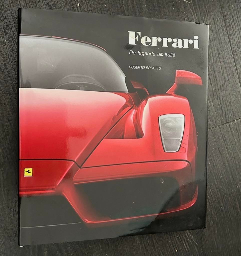 Ferrari: De legende uit Italië - Roberto Bonetto, Ophalen of Verzenden, Zo goed als nieuw, Ferrari