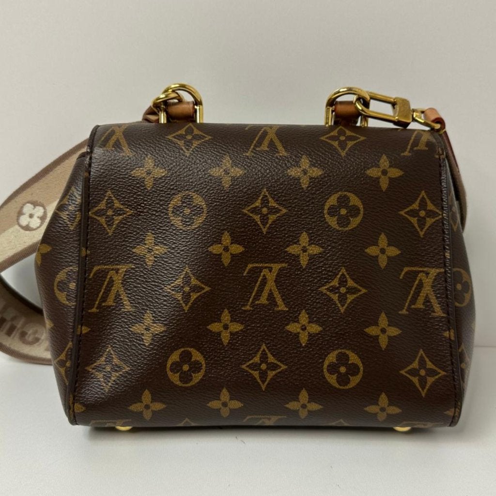 Louis Vuitton M46055 Cluny Mini  | Nette staat + bon, Louis Vuitton, Gebruikt, Support@louisvuitton.com, 2 Rue du Pont Neuf
75001 Paris
France