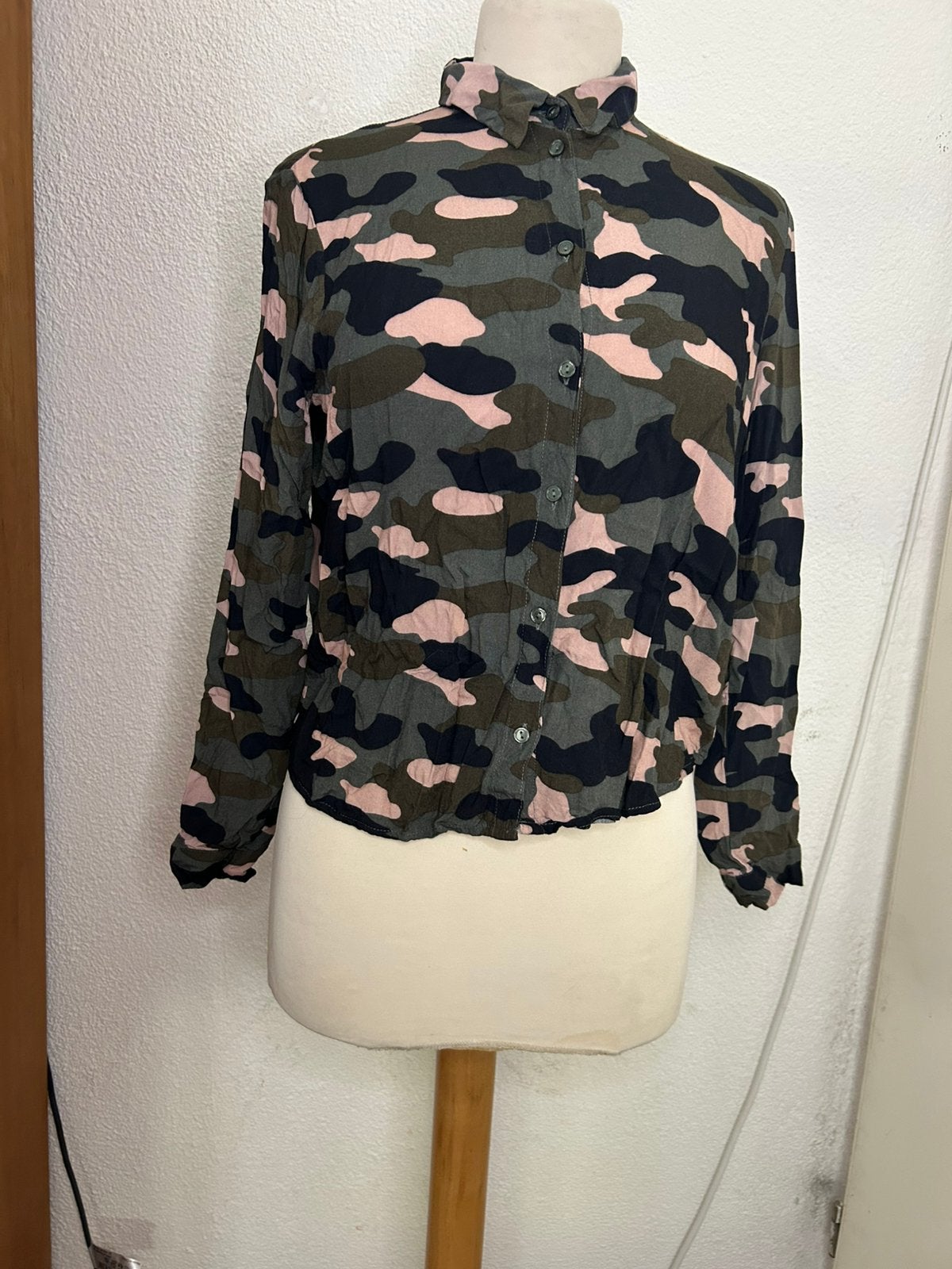 Dames legerprint blouse | H&M | maat 38 | 100% viscose, Kleding | Dames, Ophalen of Verzenden, Zo goed als nieuw, Maat 38/40 (M)