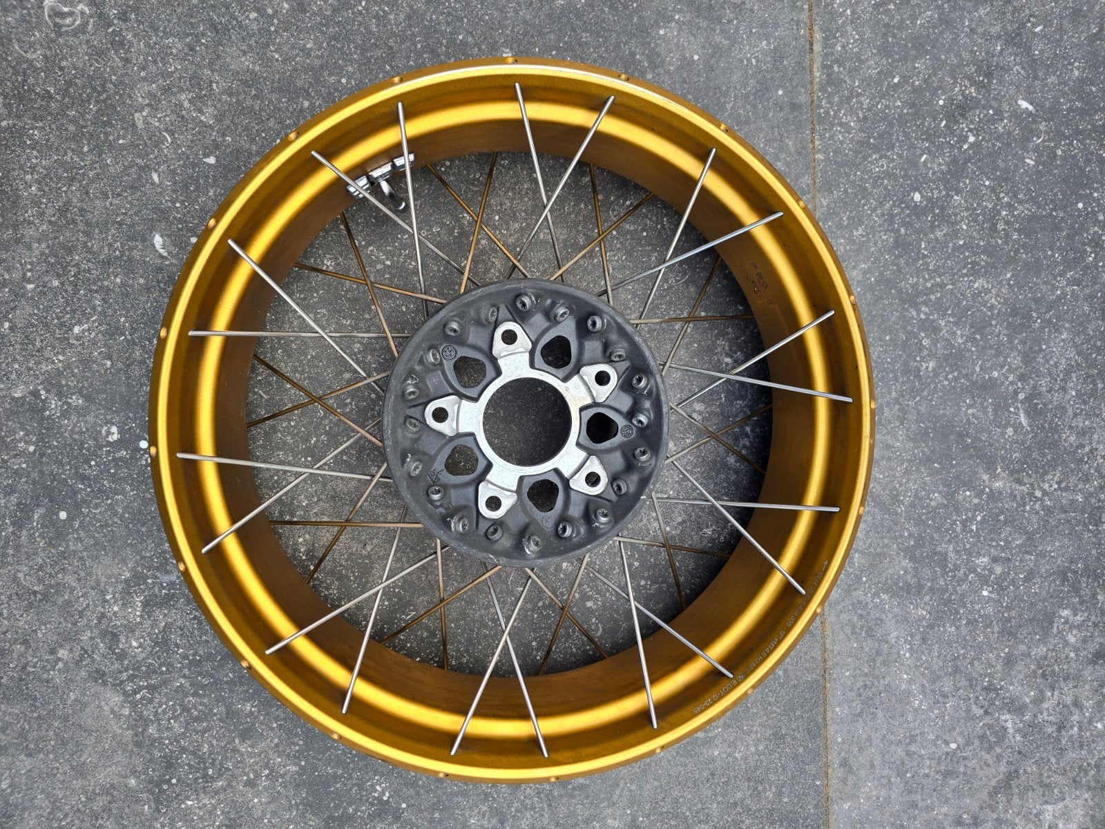 Originele BMW R1250GS Adventure achterwielvelg goud 17 inch, Ophalen of Verzenden, Gebruikt