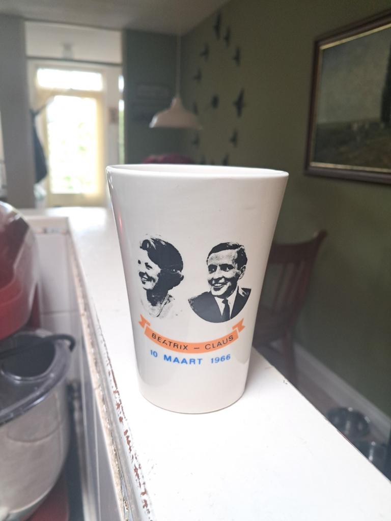 Vintage Beatrix & Claus Huwelijk Mok 1966, Antiek en Kunst, Ophalen of Verzenden