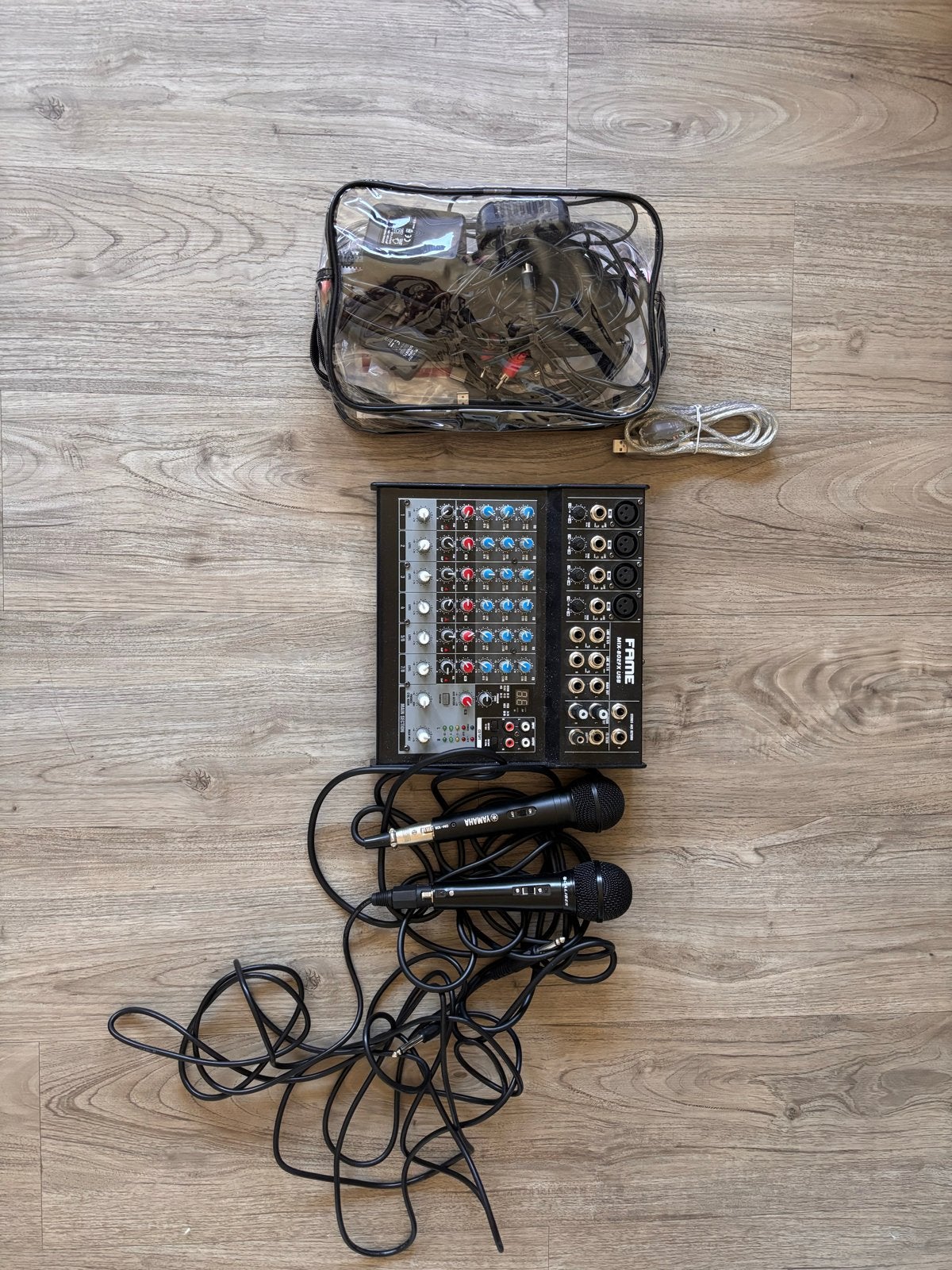 Fame MIX-802FX USB Mixer met microfoons en standaarden, Ophalen, Gebruikt, Minder dan 5 kanalen, Microfooningang