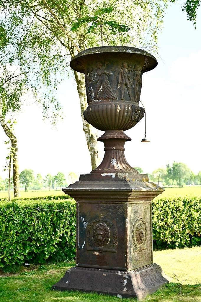 Te koop ..GROTE ijzeren tuinvaas, Tuin en Terras, Tuinvazen, Ophalen