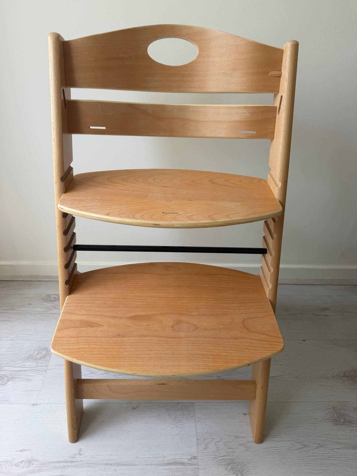 BabyGO Meegroeistoel - Houten Kinderstoel met Gordel, Ophalen, Zo goed als nieuw, Meegroeistoel, Gordel(s)