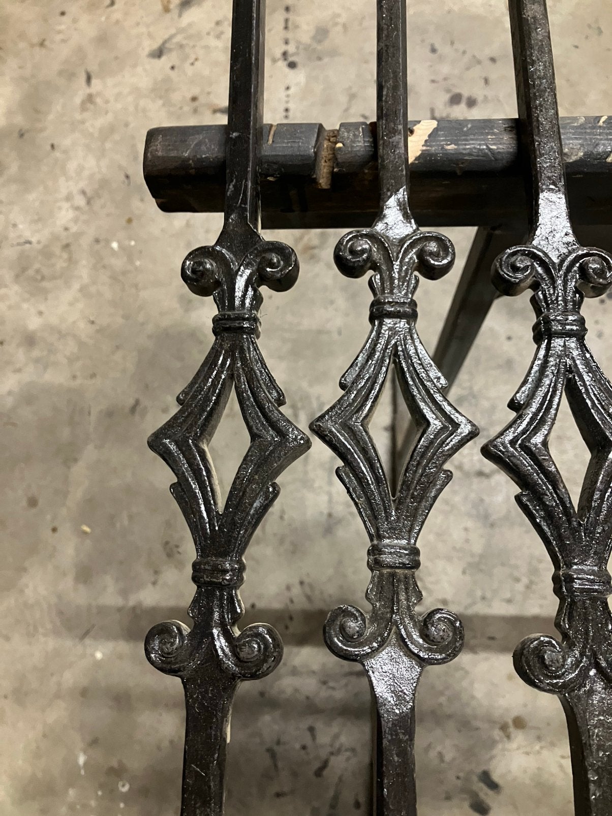 16 Gietijzeren trapspijlen trap spijlen traphek balustrade, Ophalen, Zo goed als nieuw, Minder dan 2 meter
