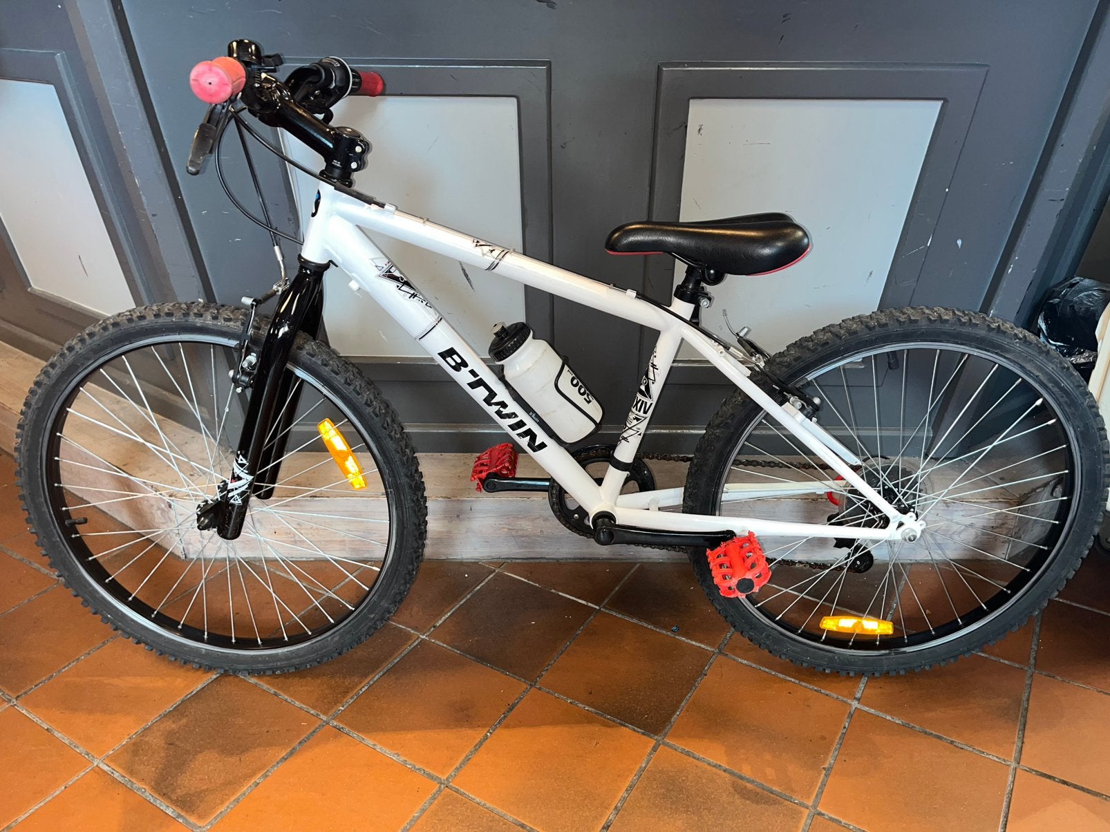 BTWIN ROCKRIDER 300 24" 6 speed 36cm frame V-brakes, Ophalen, 24 inch, Velgrem, Zo goed als nieuw