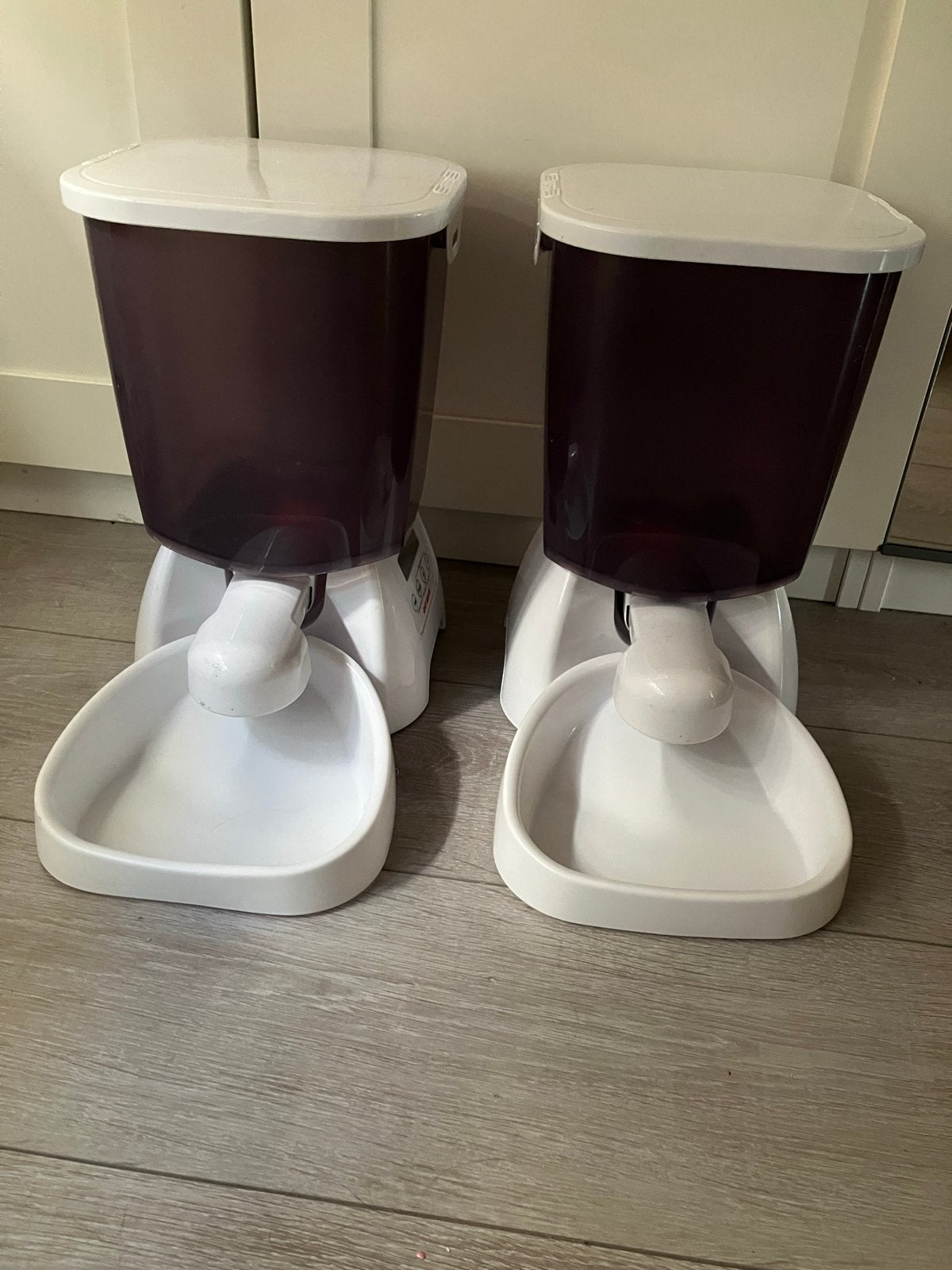 Te koop: 2 automatische voederbak voor katten, Dieren en Toebehoren, Ophalen of Verzenden, Zo goed als nieuw