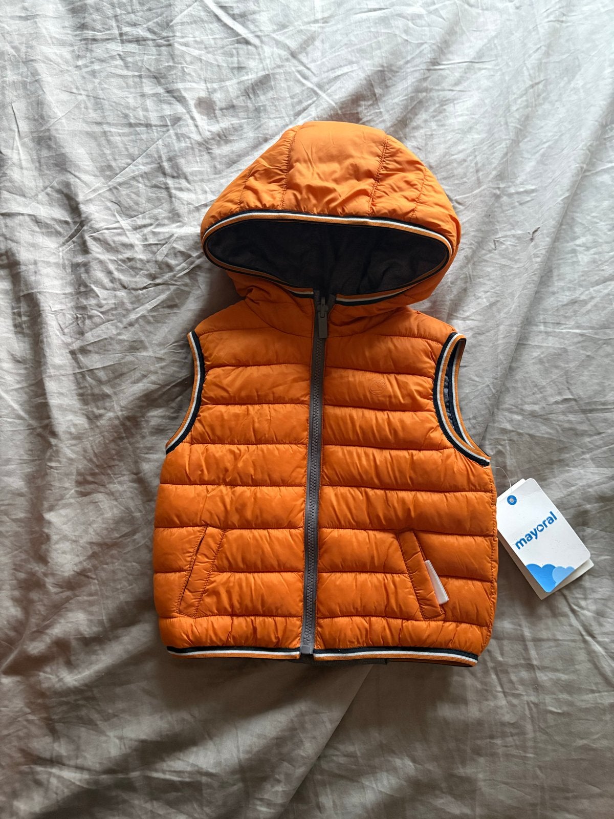 Mayoral Omkeerbaar Bodywarmer Oranje - Nieuw met kaartjes, Ophalen of Verzenden, Nieuw, Jongetje of Meisje