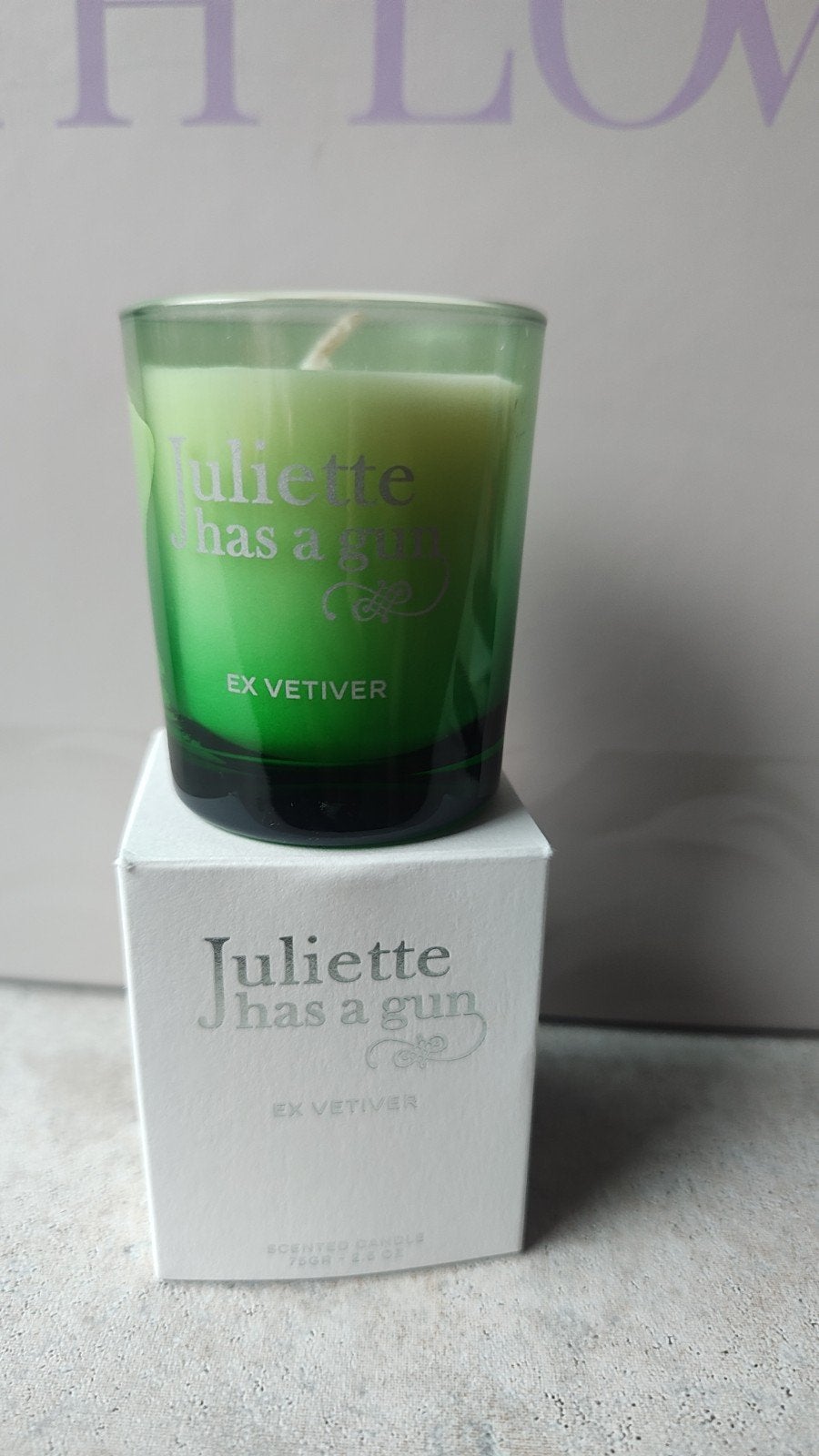 Juliette Has A Gun Ex Vetiver geurkaars 75 gram, Huis en Inrichting, Woonaccessoires | Kandelaars en Kaarsen, Ophalen of Verzenden