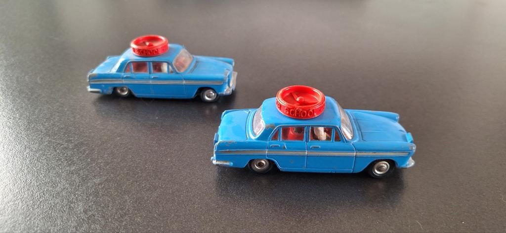 Corgi toys  Austin A-60 lesauto  2 stuks, Ophalen of Verzenden, Gebruikt, Auto, Corgi