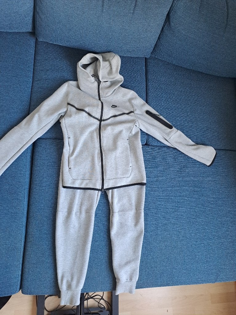 Nike Tech Trainingspak Grijs XS, Ophalen, Gebruikt, Nike, Jongen