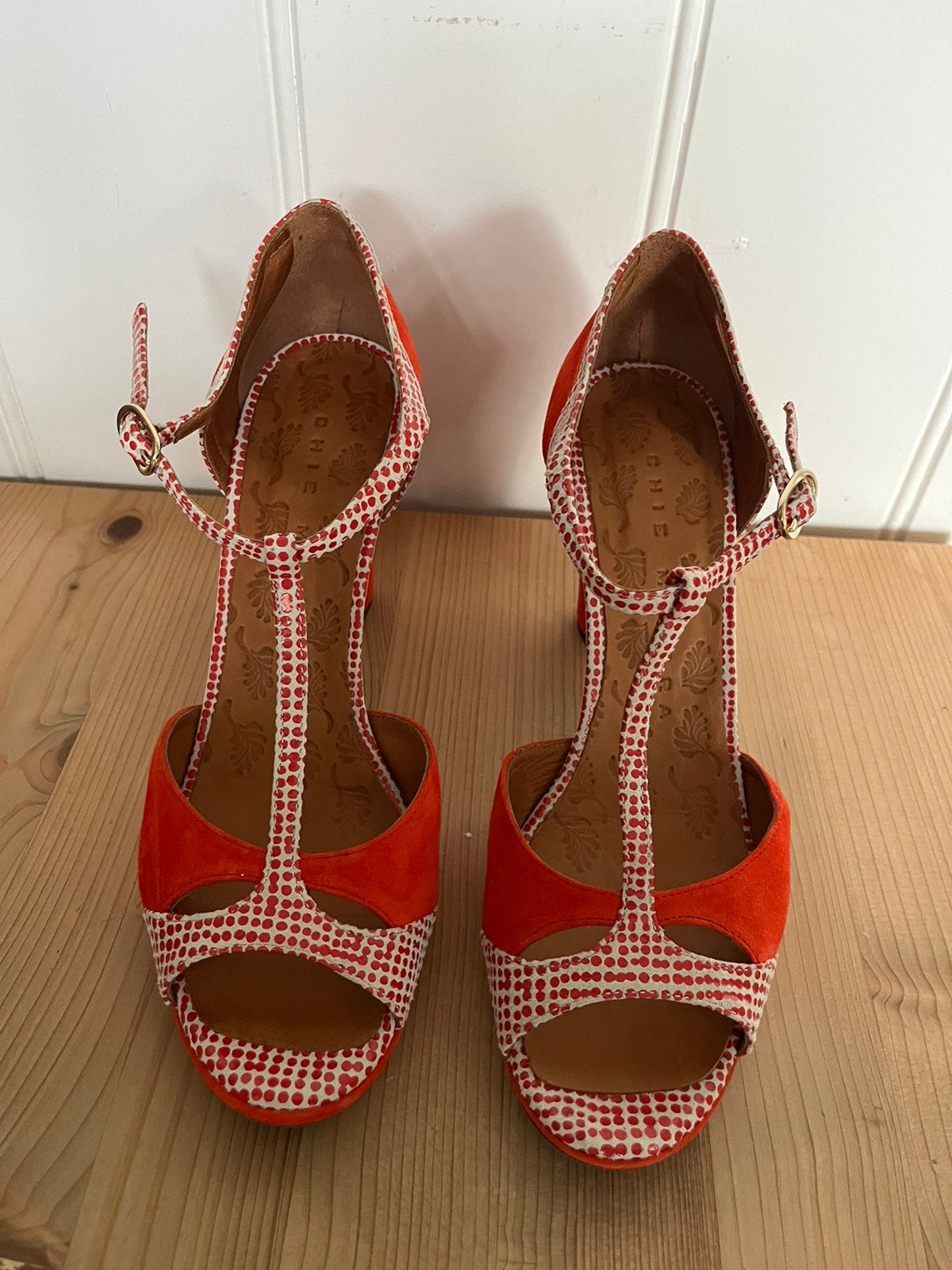 Pumps rood Chie Mihara maat 40, Pumps, Nieuw, Ophalen of Verzenden, Rood