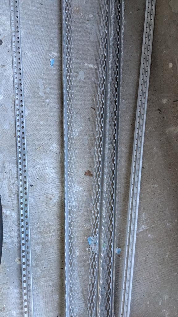 Hoekprofielen en stucprofielen - gratis, Doe-het-zelf en Verbouw, IJzerwaren en Bevestigingsmiddelen, Ophalen, Gebruikt, 250 mm of meer