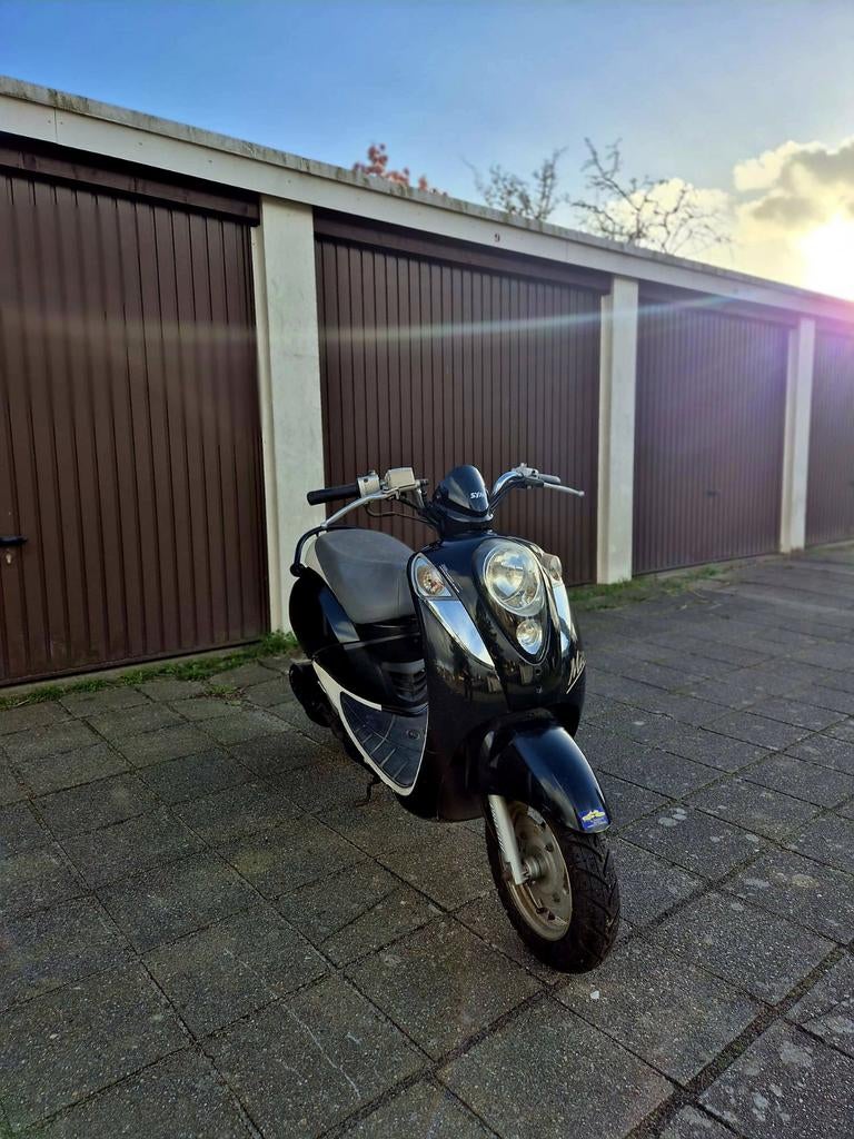 Mio 50cc Zwart – Nette Staat, Snel Weg = Goedkoop!, Fietsen en Brommers, Scooters | SYM, Mio, Ophalen of Verzenden, Zo goed als nieuw