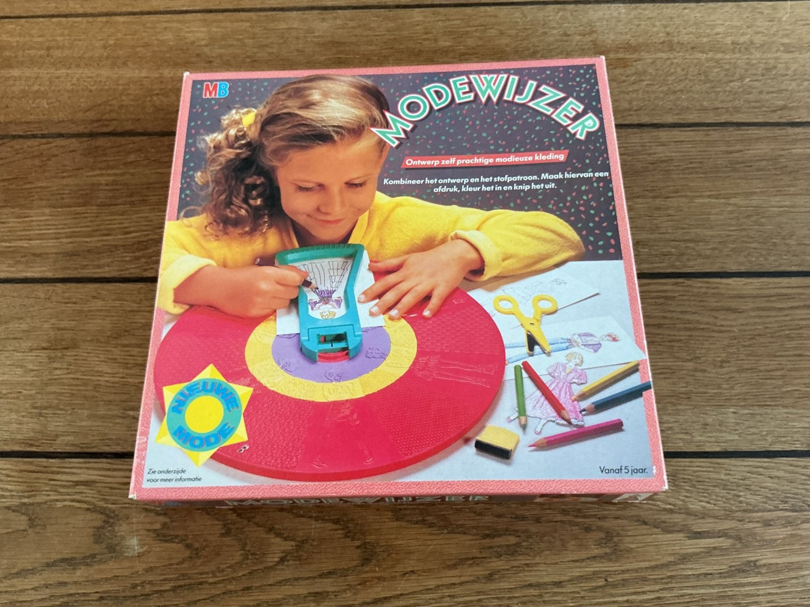 MB Modewijzer: Ontwerp je eigen mode! Vingage compleet, Ophalen of Verzenden, Zo goed als nieuw, Knutselen