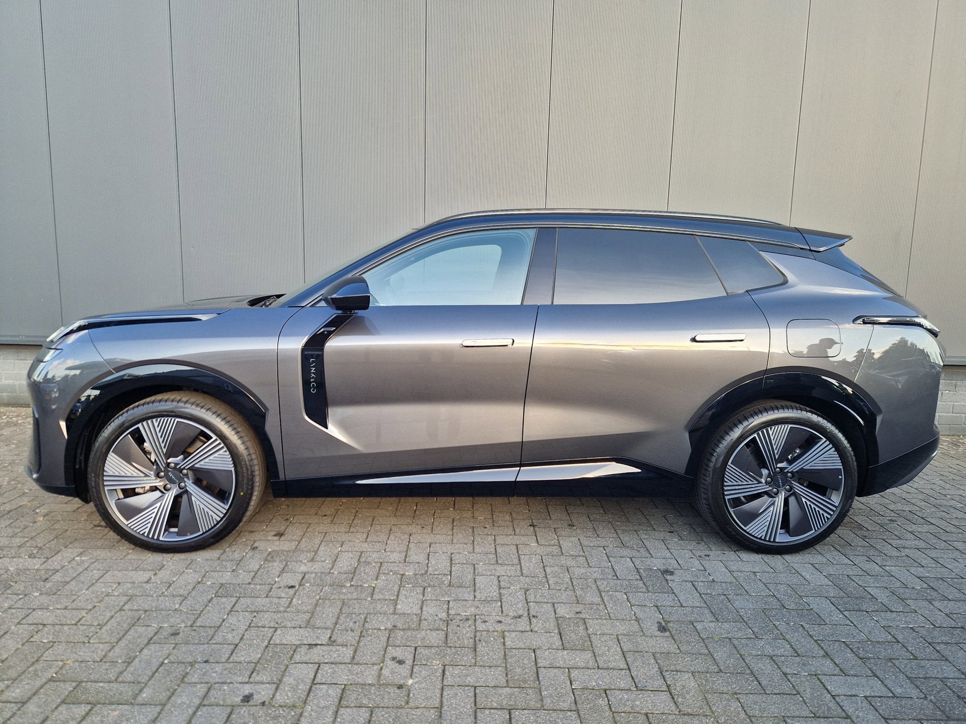 Lynk & Co 08 1.5 More /200 km WLTP /Direct beschikbaar, Gebruikt, Zwart, 4 cilinders, Leder