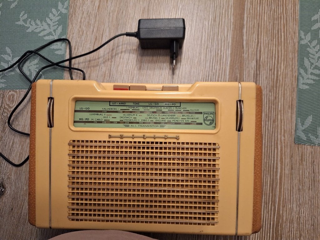 philips transistor radio.met 6volt adapter.25,00eur0 sharpy, Ophalen, Gebruikt, Philips