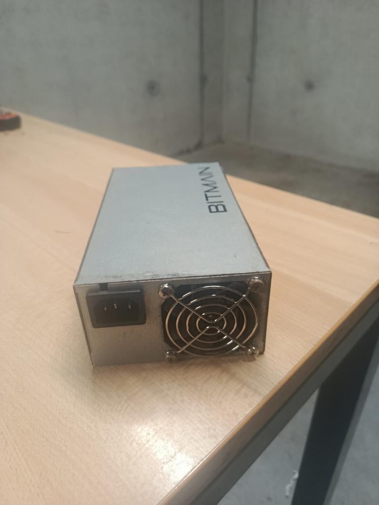 Bitmain APW3++ 12V 1600W Voeding (zonder kabels), Computers en Software, Interne voedingen, Gebruikt, Ophalen of Verzenden