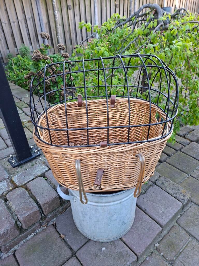 Rotan fietsmand met metalen koepel voor huisdier, Ophalen, Gebruikt, Fietsmand, Onbekend