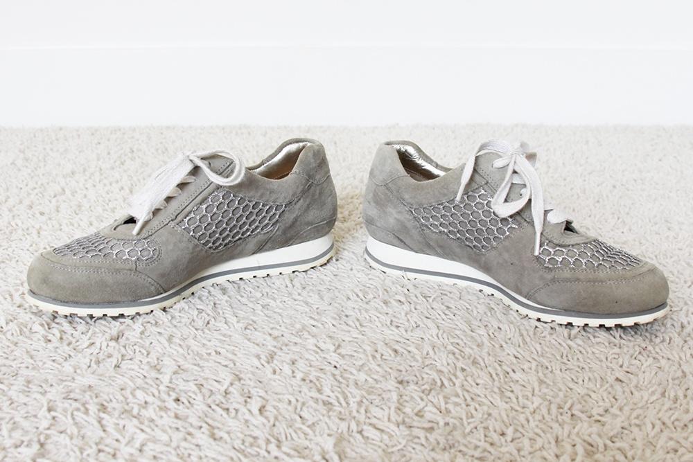 Mooie Suede Hassia Gympen (Maat 37) - s15 € 65,-, Hassia, Ophalen of Verzenden, Grijs, Sneakers of Gympen