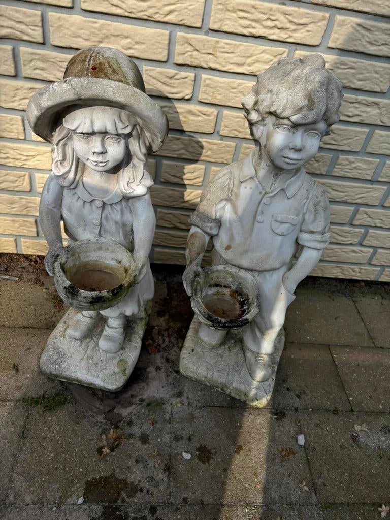Te koop 2 betonnen beelden ophalen in Wekerom, Tuin en Terras, Ophalen, Gebruikt, Beton, Mensenbeeld
