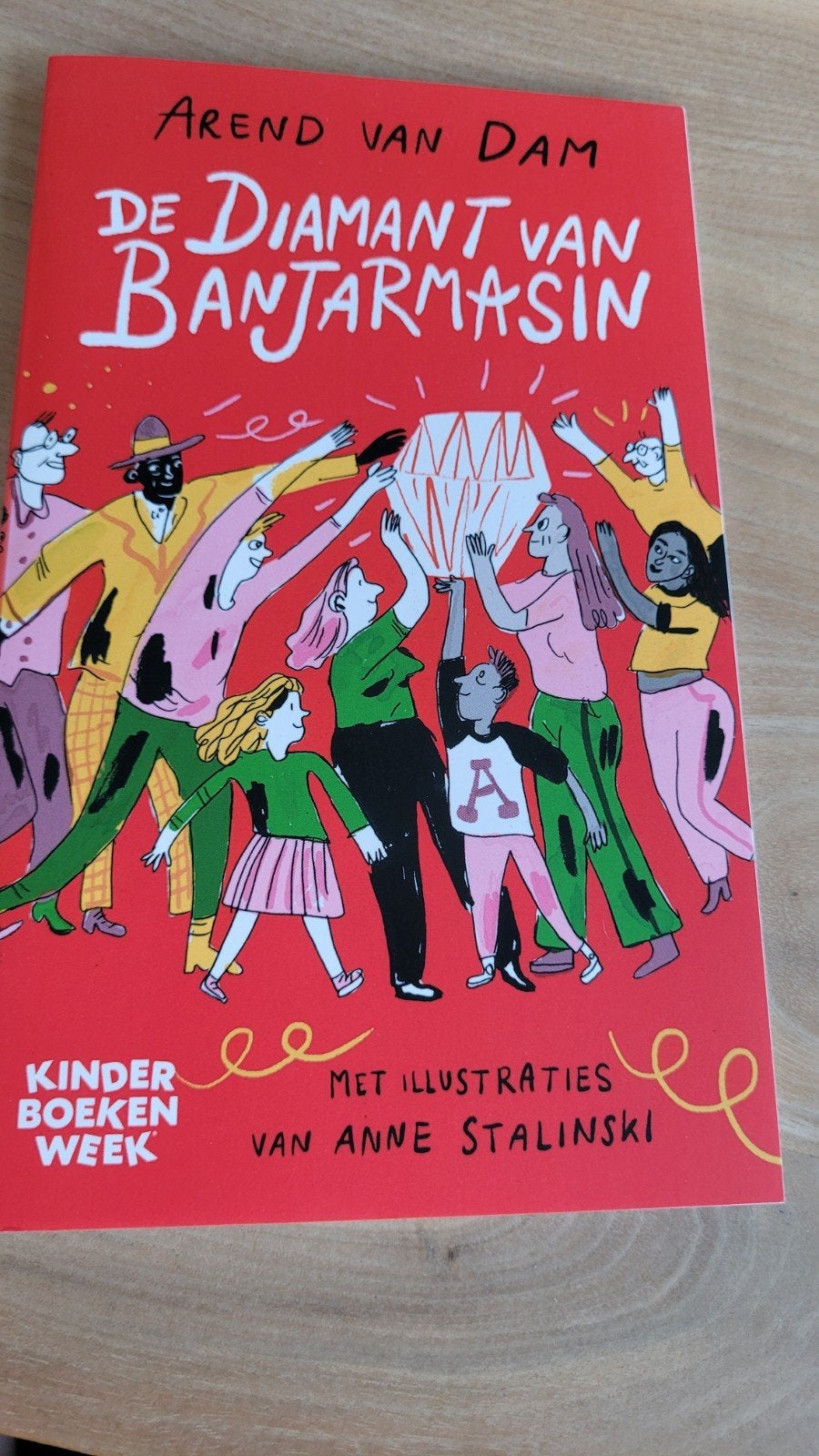 De diamant van Banjarmasin - Arend van Dam, Boeken, Non-fictie, Ophalen of Verzenden, Zo goed als nieuw, Arend van Dam