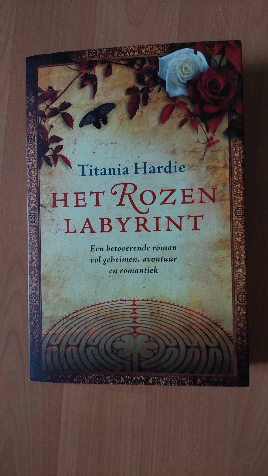 Het Rozen Labyrint - Titania Hardie, Boeken, Ophalen of Verzenden, Gelezen, Titania Hardie