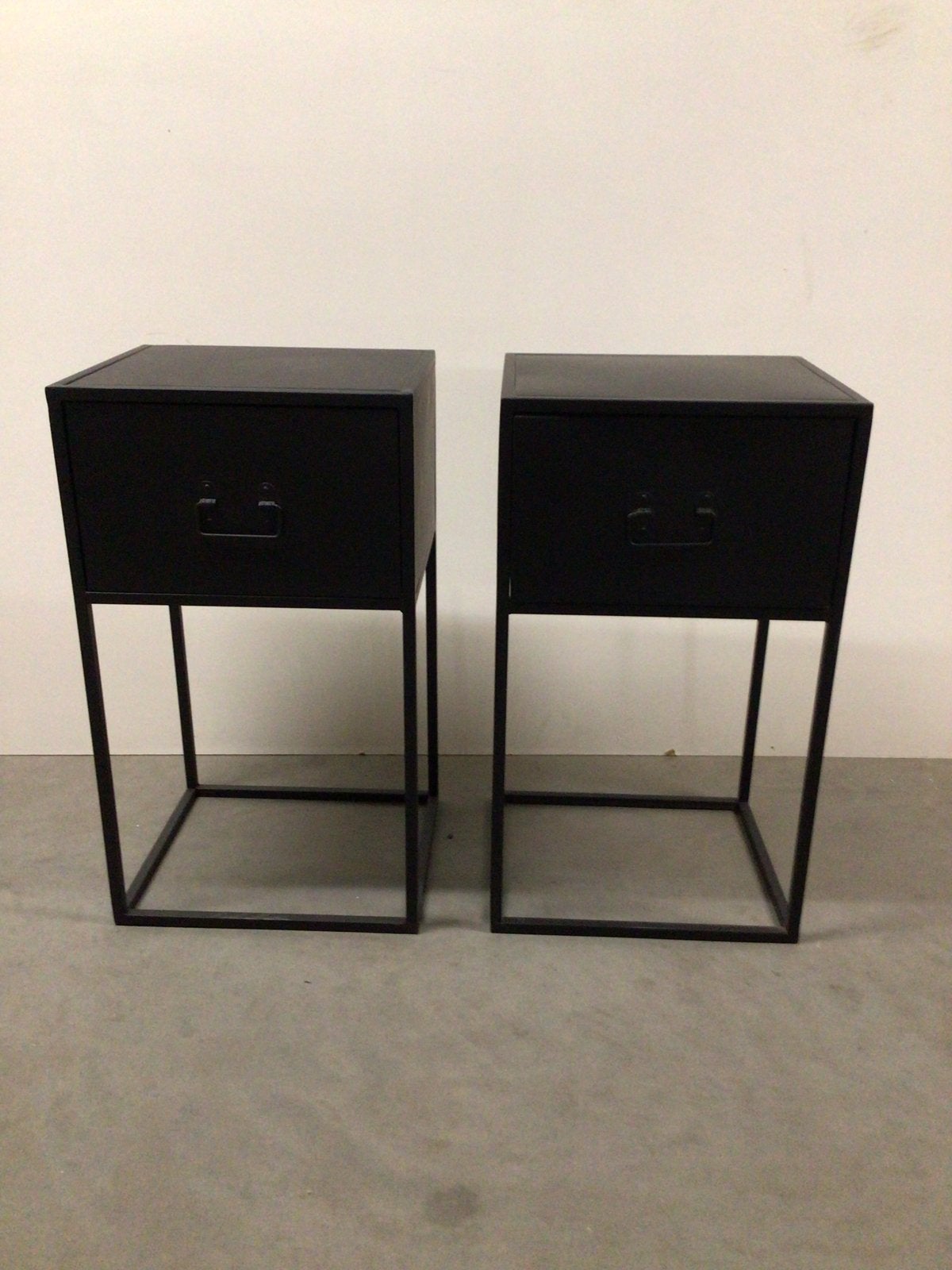 Set van 2 zwarte metalen nachtkastjes, Ophalen, Metaal of Aluminium