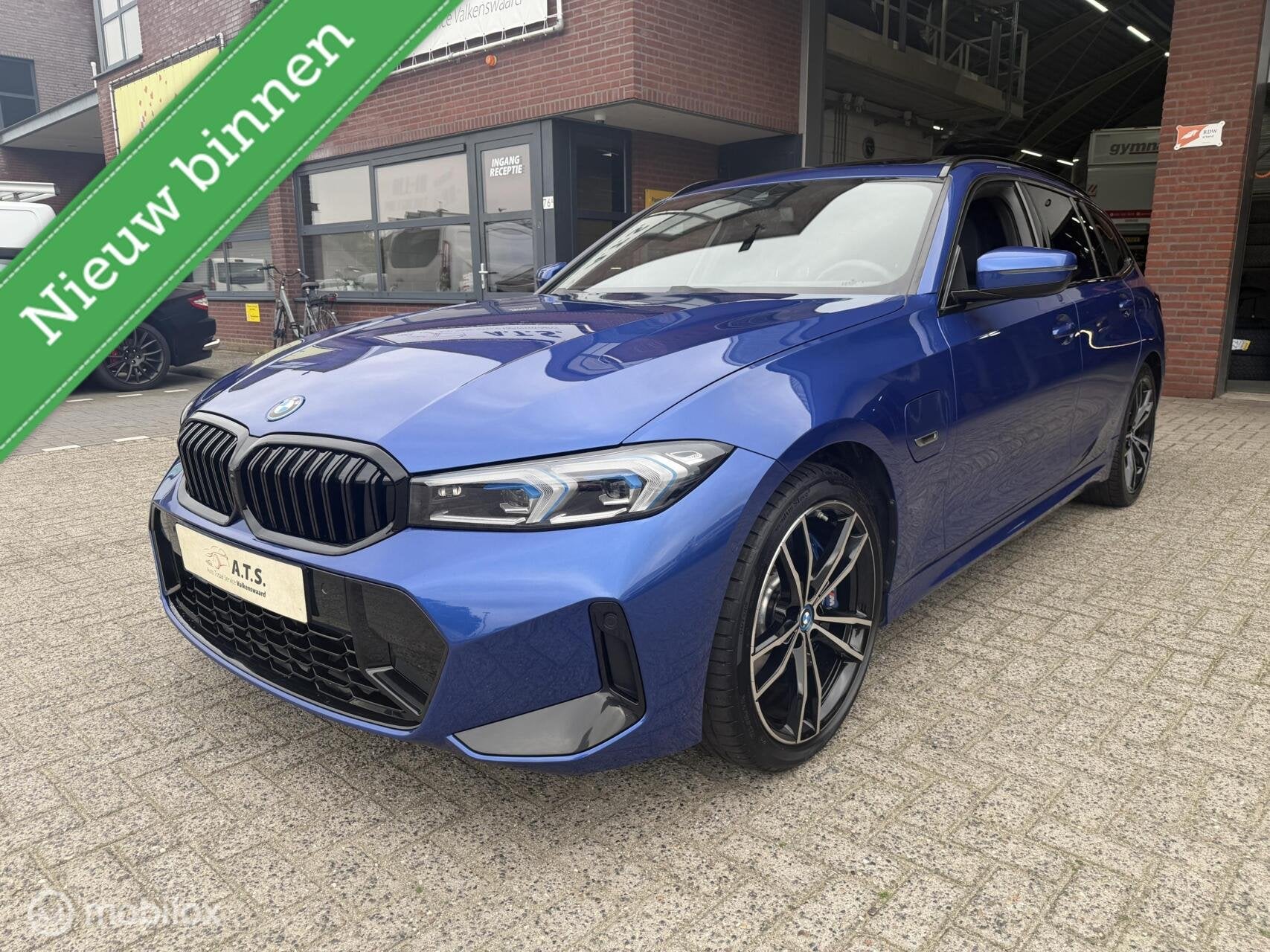 BMW 3-serie Touring 330e M-SPORT*PANO-DAK*HUD*CAMERA*LED*, Auto's, Automaat, Gebruikt, Euro 6, 4 cilinders