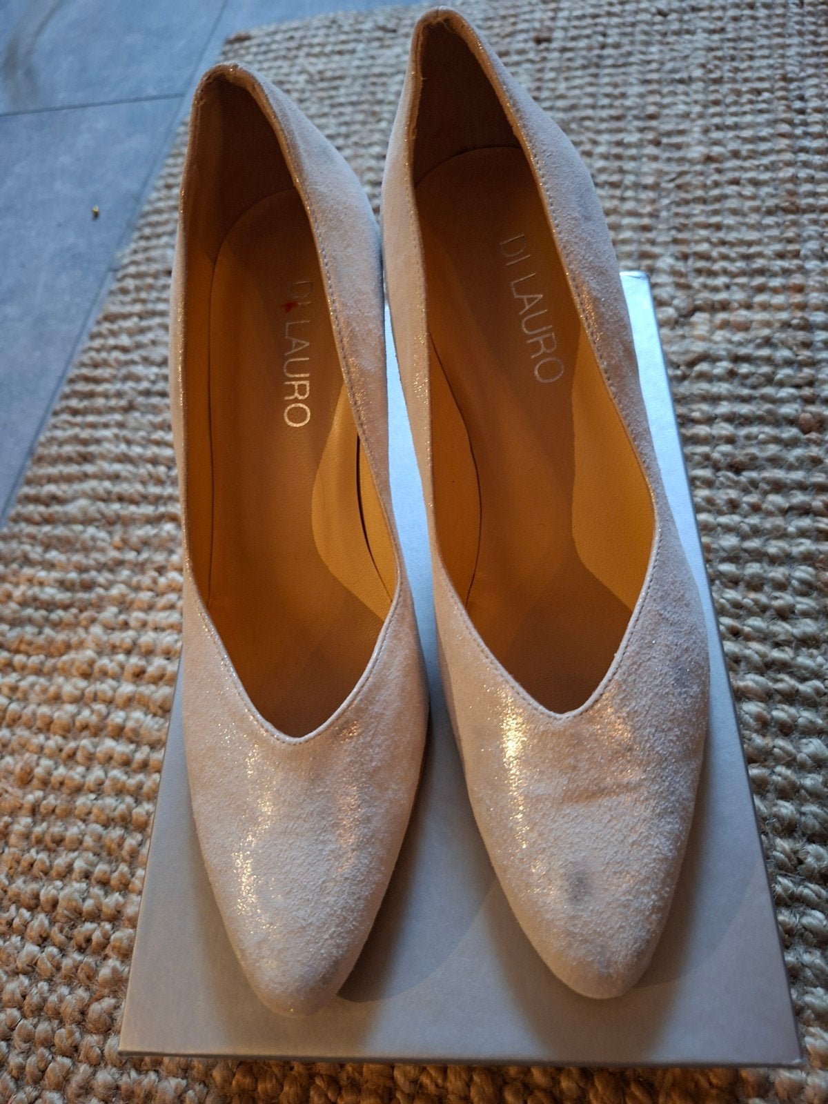 Di Lauro parelmoer pumps maat 39.5, 1x gedragen, Kleding | Dames, Schoenen, Ophalen of Verzenden, Zo goed als nieuw