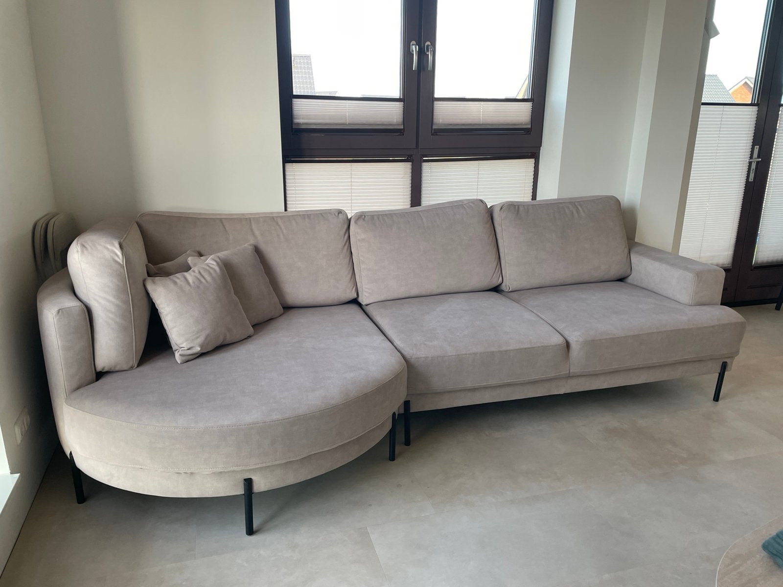 Moderne taupe hoekbank met ronde loungehoek, Ophalen, Zo goed als nieuw, Stof, Marsiso Japandi Taupe