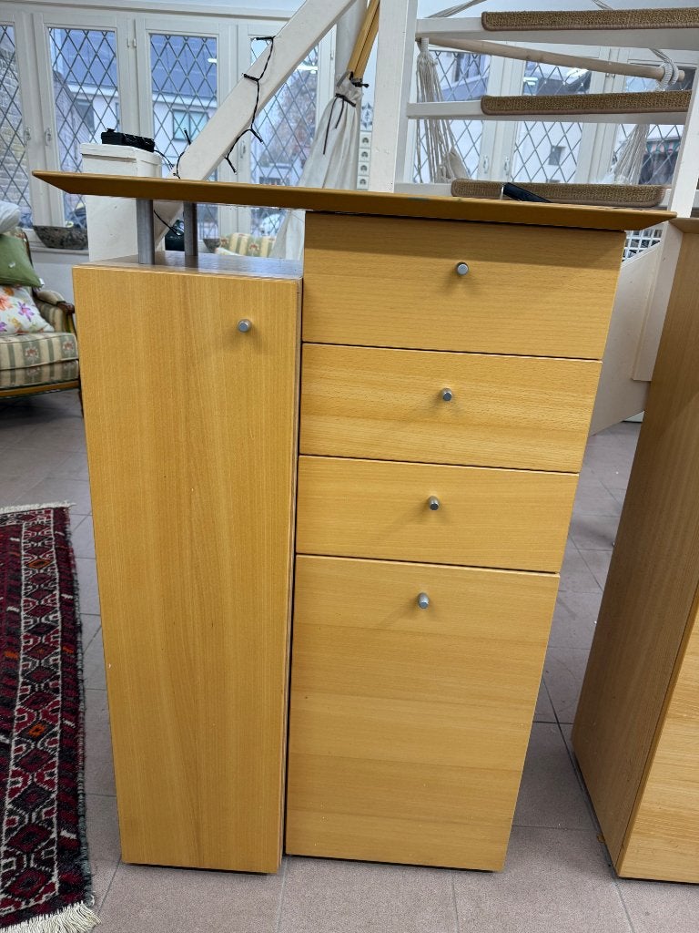 2 stevige kasten in spiegelbeeld – laden & kastruimte, Ophalen
