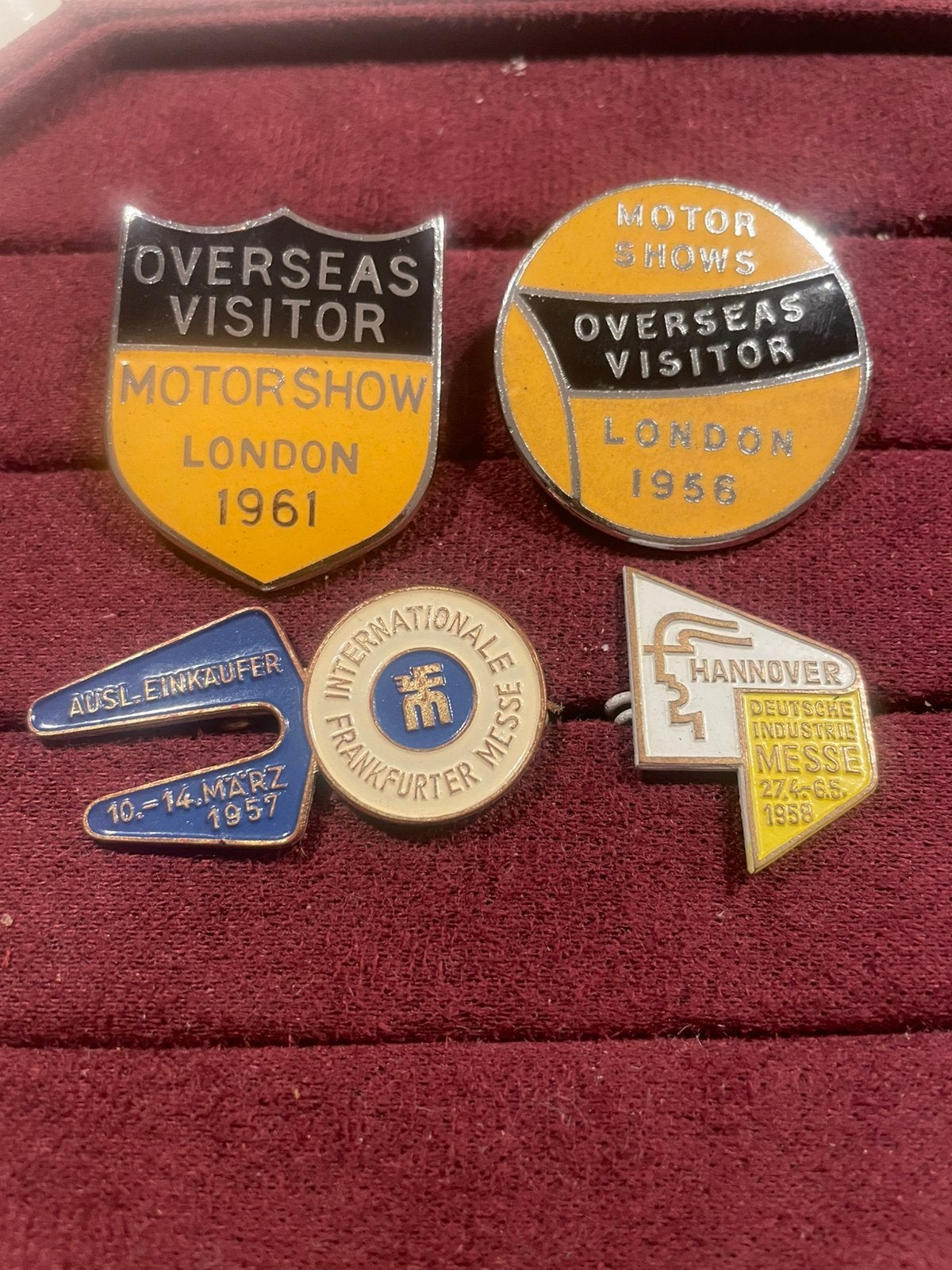 Vintage Emaille Speldjes London Motor Show & Messe 1956 -61, Verzamelen, Speldjes, Pins en Buttons, Ophalen, Nieuw, Overige onderwerpen