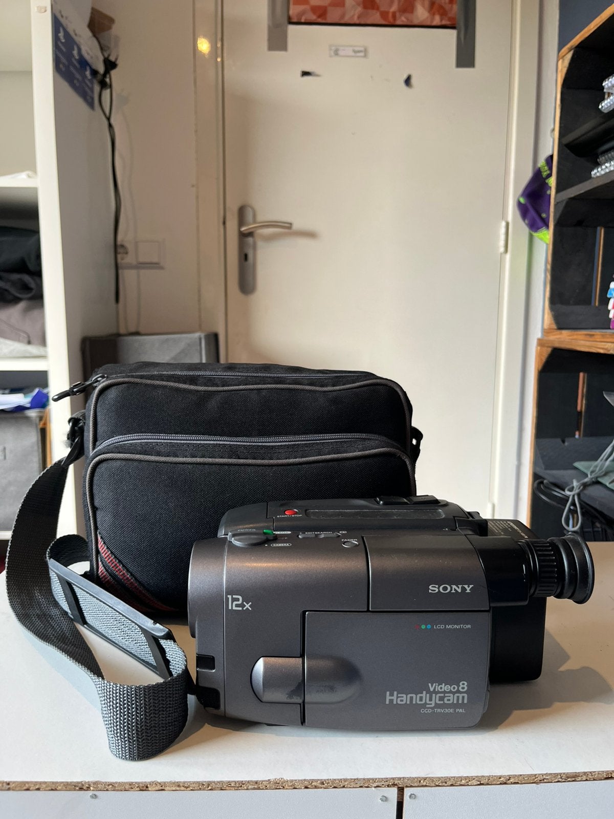 Sony Handycam CCD-TRV30E PAL complete set met AB & tas, Ophalen, Hi 8, (Video)band