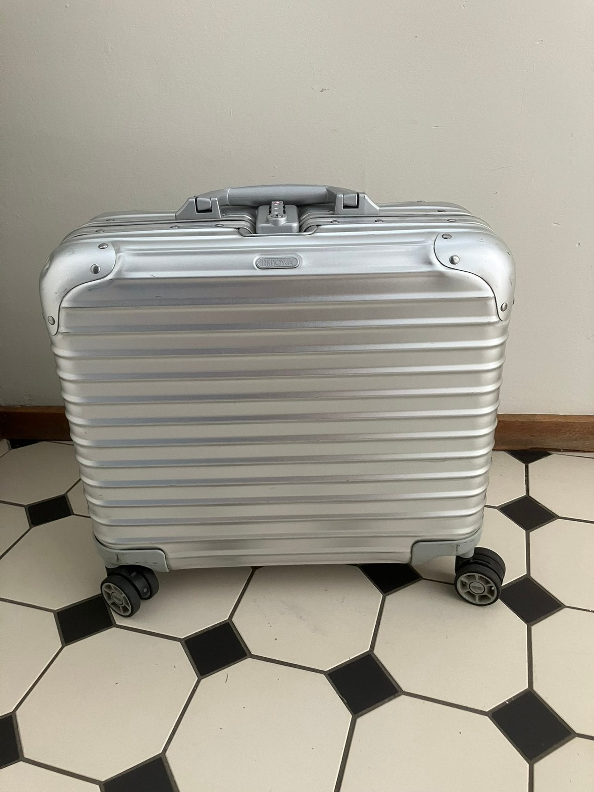 Rimowa alu spinner business trolley cabin TSA 4-wiel handbag, Gebruikt, Minder dan 50 cm, Ophalen of Verzenden, Slot