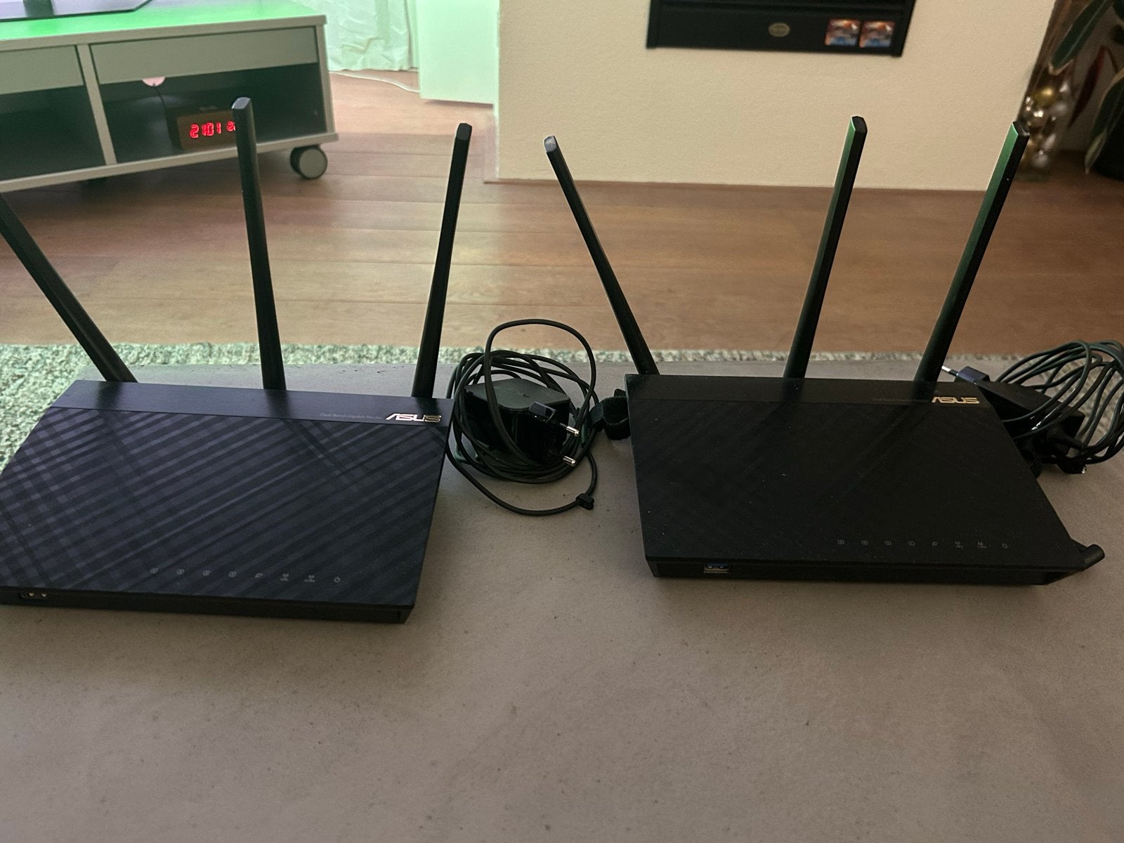 2 stuks ASUS RT-AC1900U Wireless Dual Band Gigabit Router, Ophalen of Verzenden, Zo goed als nieuw, Router