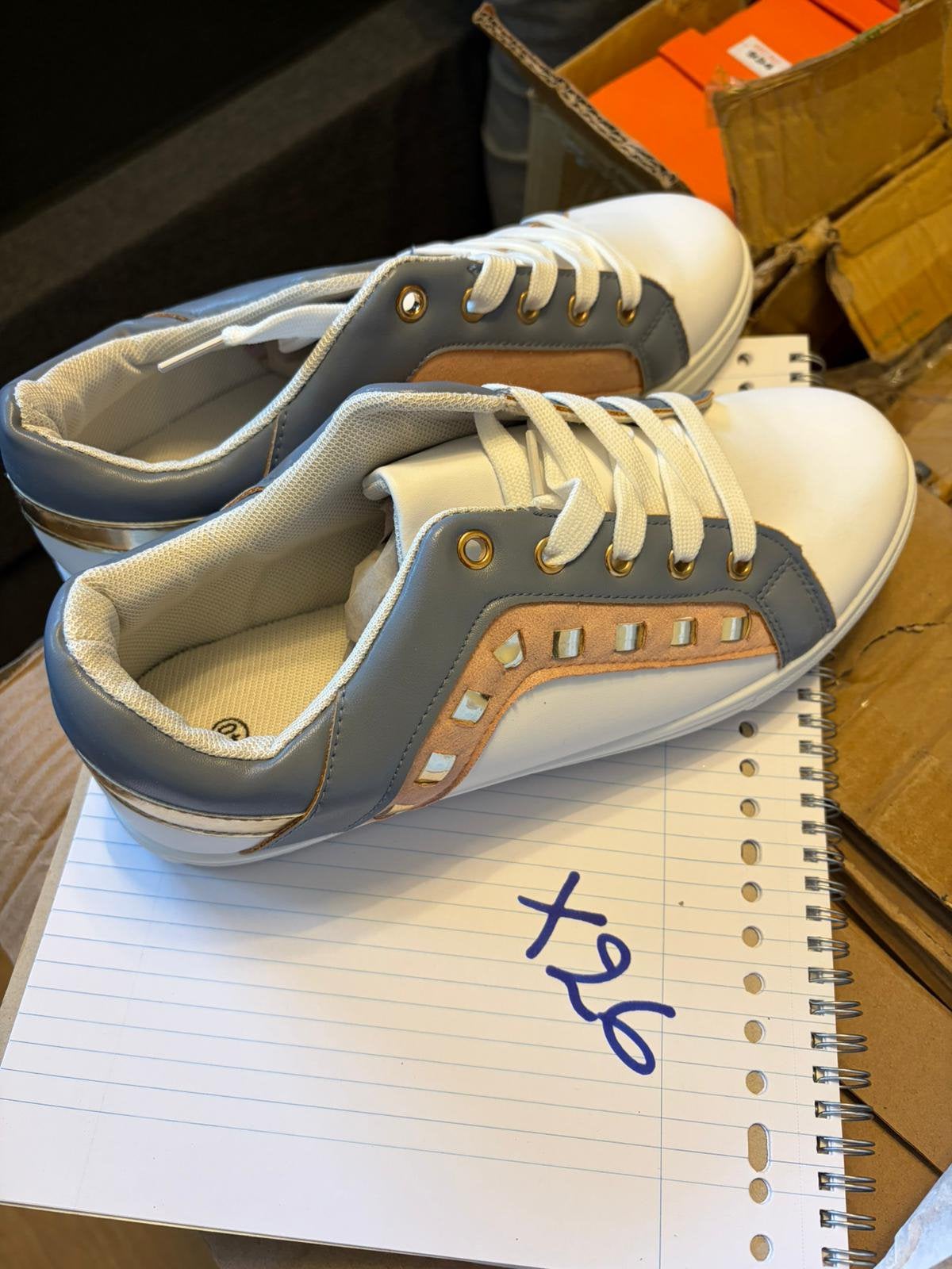 Grote partij schoenen: meer dan 100 paar diverse stijlen, Kleding | Dames, Schoenen, Ophalen, Nieuw, Wit, Sneakers of Gympen