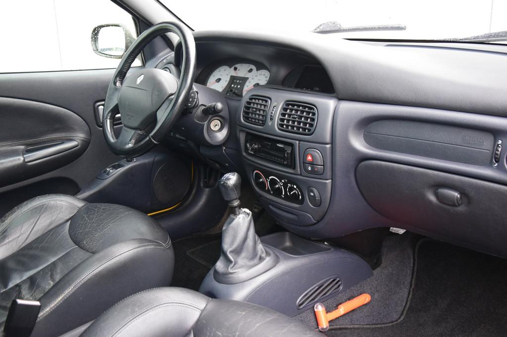 Renault Mégane Coupe 2.0-16V Privilege Schuifdak Priv/Glass, Auto's, Renault, 1998 cc, Gebruikt, Zwart, 49 €/maand
