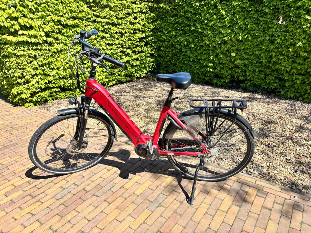 Rode elektrische fiets - Zo goed als nieuw, Gebruikt, 51 tot 55 cm, 50 km per accu of meer, Ophalen
