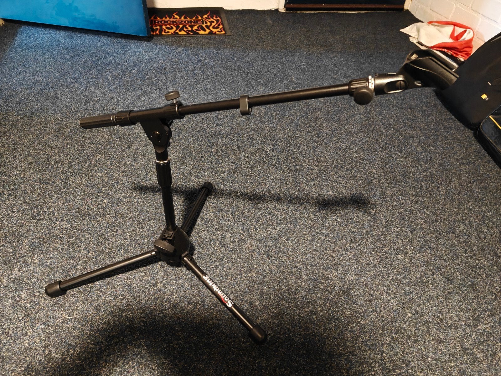 Soundking DD 0065B Microfoonstandaard met Galg, Muziek en Instrumenten, Standaards, Ophalen of Verzenden, Gebruikt, Instrumentstandaard