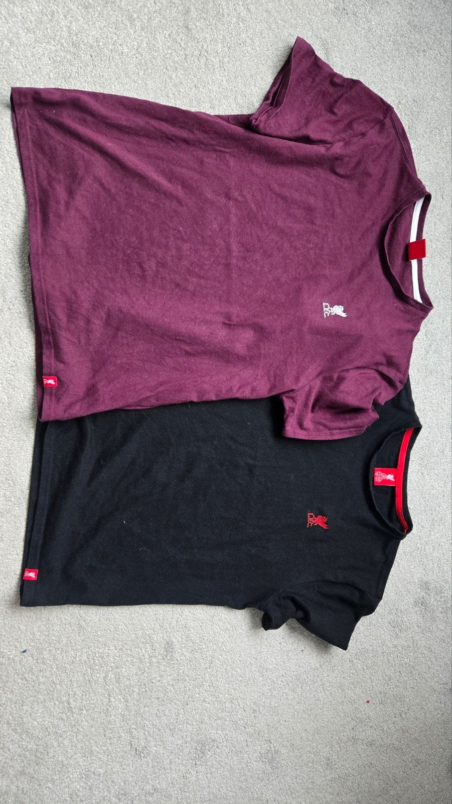 2 Liverpool FC T-shirts - Zwart en Bordeauxrood maat S, Ophalen, Zwart, Liverpool FC, Gedragen
