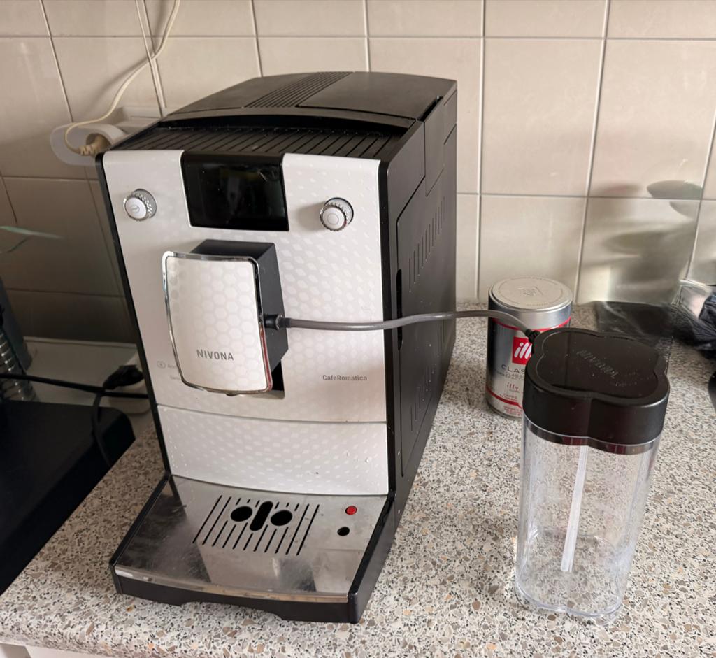 Nivona CafeRomatica 573 met melkreservoir, Afneembaar waterreservoir, Gebruikt, Koffiemachine, 1 kopje